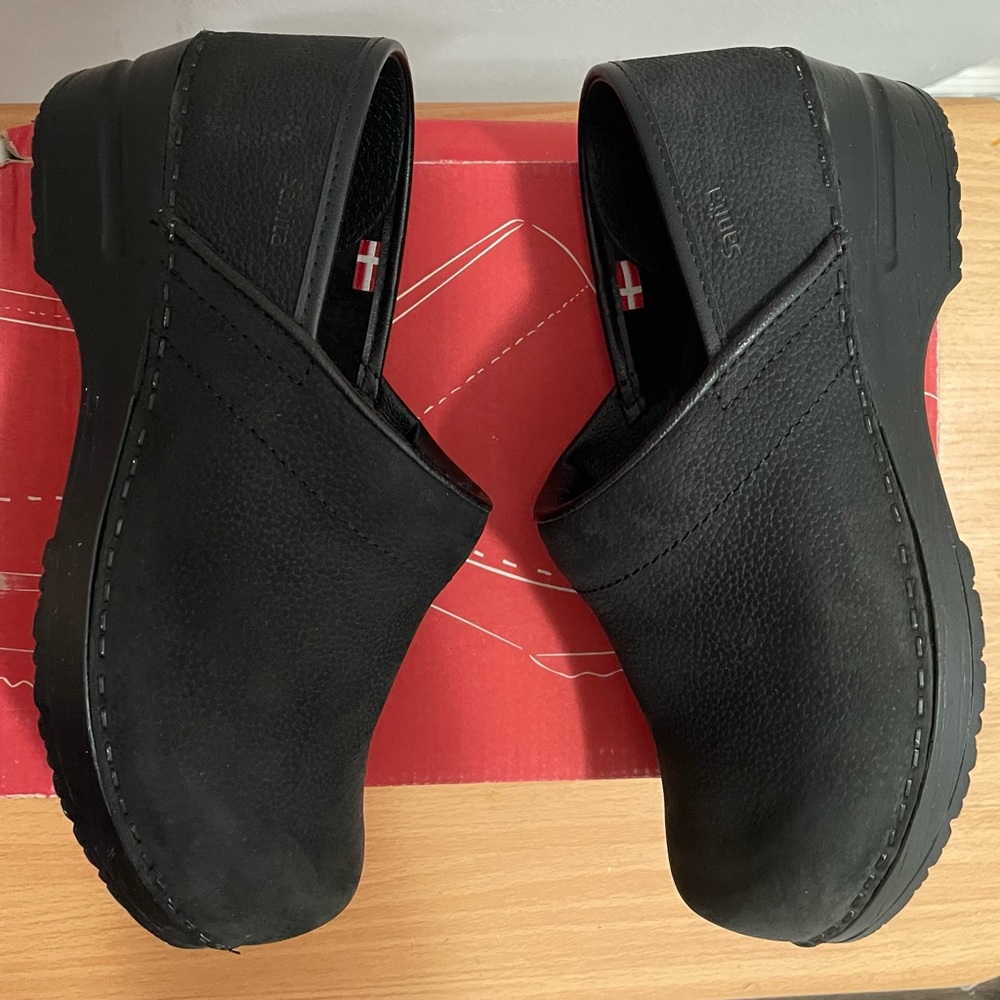 SANITA US 6.5 EURO 37 PROFESSIONAL OILED NUBUCK LEATHER WIDE BLACK DANISH CLOGS